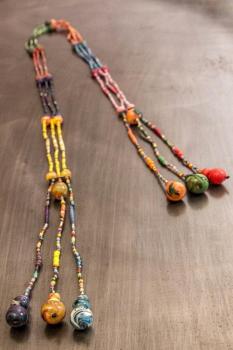 Daphné SERELLE | Créateur(trice) de bijoux | Perles de papier, rocaille, koffi et métal
